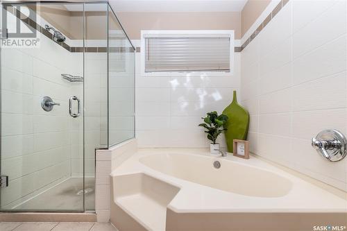 735 Wakaw Terrace, Saskatoon, SK - Indoor Photo Showing Bathroom