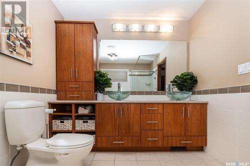 735 Wakaw Terrace, Saskatoon, SK - Indoor Photo Showing Bathroom