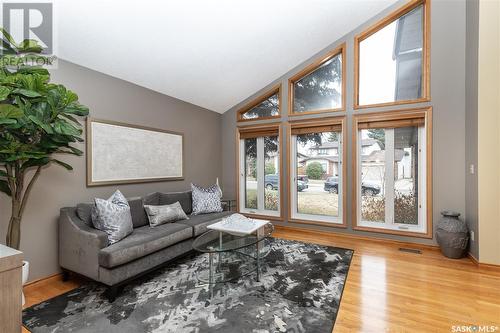 735 Wakaw Terrace, Saskatoon, SK - Indoor Photo Showing Living Room