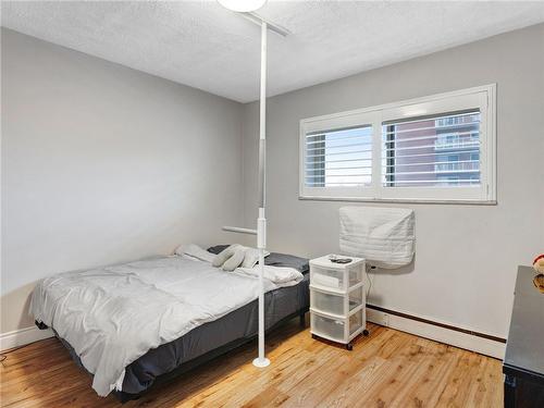 10 Woodman Drive S|Unit #304, Hamilton, ON - Indoor Photo Showing Bedroom