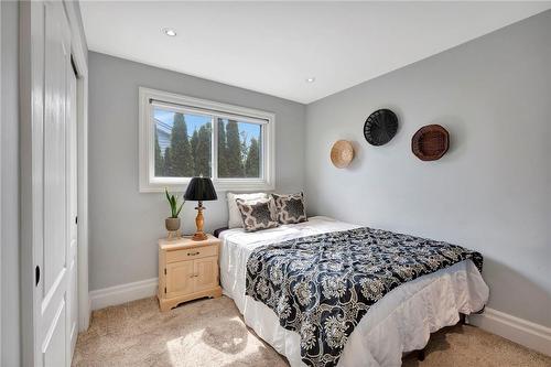 565 Second Road E, Stoney Creek, ON - Indoor Photo Showing Bedroom