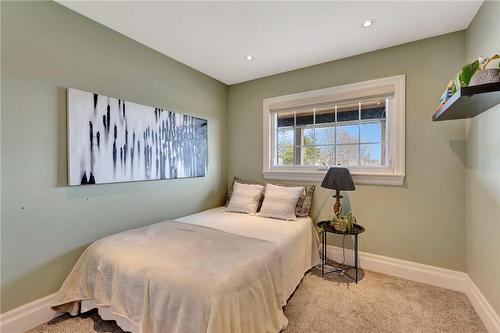 565 Second Road E, Stoney Creek, ON - Indoor Photo Showing Bedroom