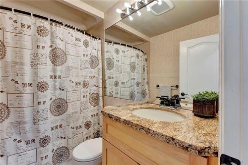 565 Second Road E, Stoney Creek, ON - Indoor Photo Showing Bathroom