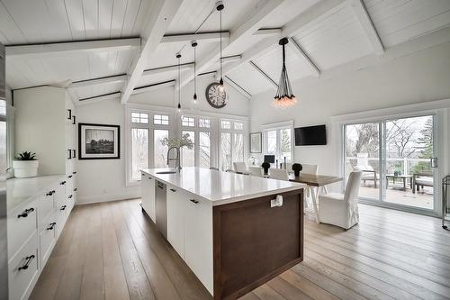 4028 Millar Crescent, Burlington, ON - Indoor Photo Showing Kitchen With Double Sink