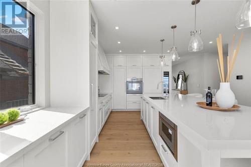 1252 Shoreline, Lakeshore, ON - Indoor Photo Showing Kitchen With Upgraded Kitchen