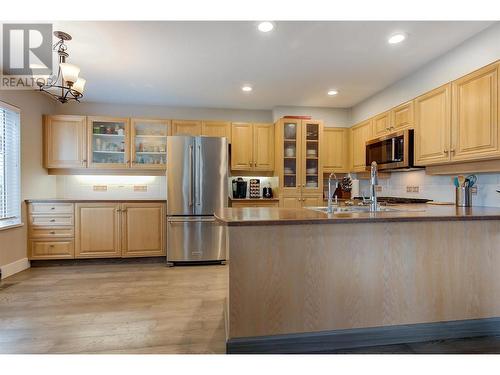 2320 Country Club Drive, Kelowna, BC - Indoor Photo Showing Kitchen