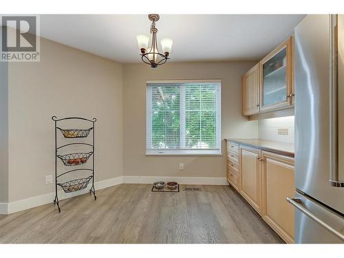 2320 Country Club Drive, Kelowna, BC - Indoor Photo Showing Kitchen
