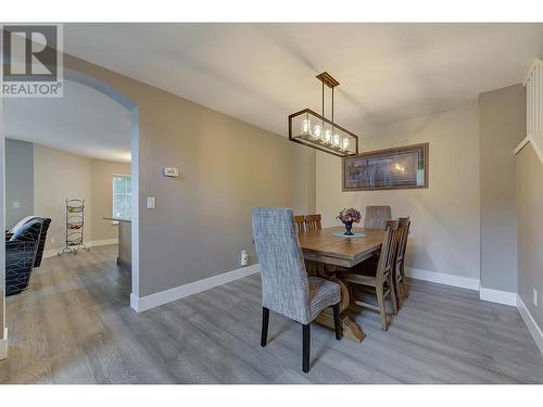 2320 Country Club Drive, Kelowna, BC - Indoor Photo Showing Dining Room