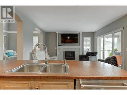2320 Country Club Drive, Kelowna, BC - Indoor Photo Showing Kitchen With Double Sink