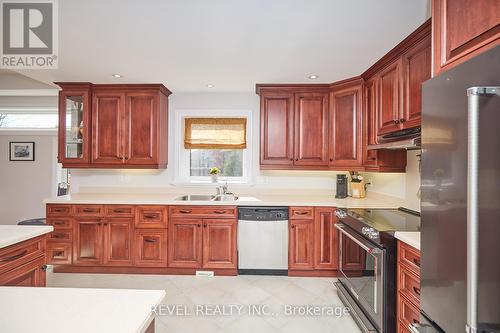 138 Loretta Drive, Niagara-On-The-Lake, ON - Indoor Photo Showing Kitchen With Double Sink