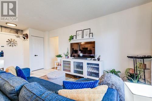 640 Grey St, Brantford, ON - Indoor Photo Showing Living Room