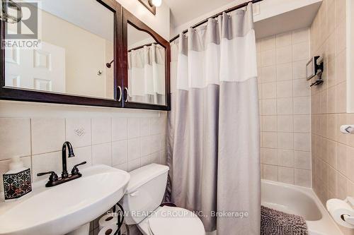 640 Grey St, Brantford, ON - Indoor Photo Showing Bathroom