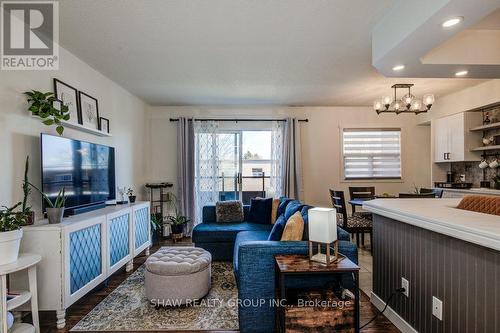 640 Grey St, Brantford, ON - Indoor Photo Showing Living Room