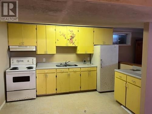 36 Government Rd, Wawa, ON - Indoor Photo Showing Kitchen With Double Sink