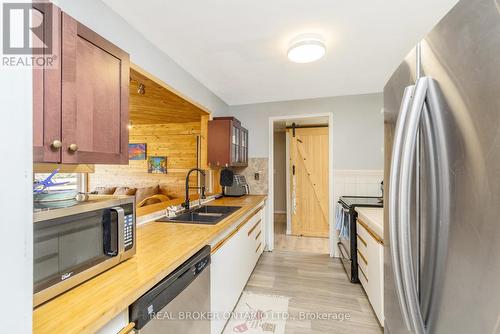 6135 Second Line, Erin, ON - Indoor Photo Showing Kitchen With Double Sink