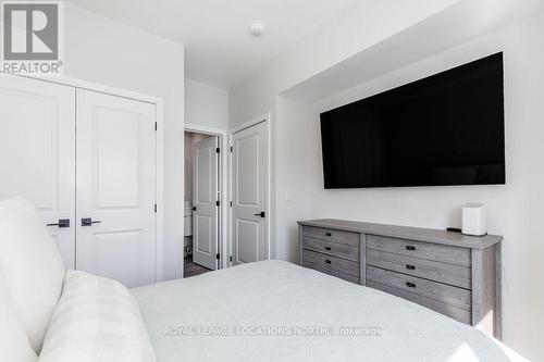 #107 -11 Beausoleil Lane, Blue Mountains, ON - Indoor Photo Showing Bedroom