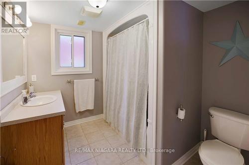 7228 Kelly Dr, Niagara Falls, ON - Indoor Photo Showing Bathroom