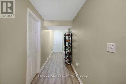 7228 Kelly Dr, Niagara Falls, ON - Indoor Photo Showing Other Room