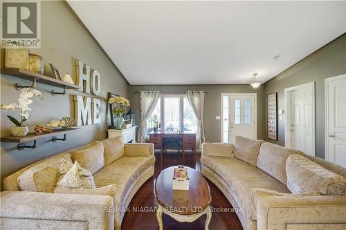 7228 Kelly Dr, Niagara Falls, ON - Indoor Photo Showing Living Room