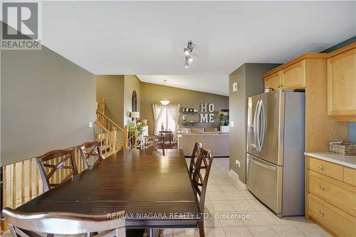 7228 Kelly Dr, Niagara Falls, ON - Indoor Photo Showing Dining Room