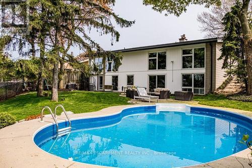 182 Buckingham Dr, Hamilton, ON - Outdoor With In Ground Pool With Backyard