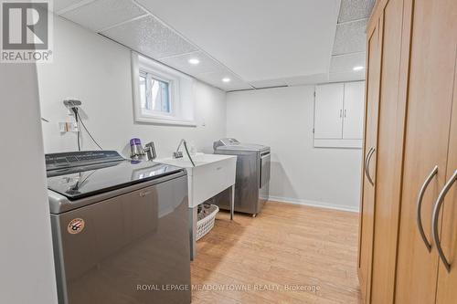 284 Maple Ave N, Halton Hills, ON - Indoor Photo Showing Laundry Room