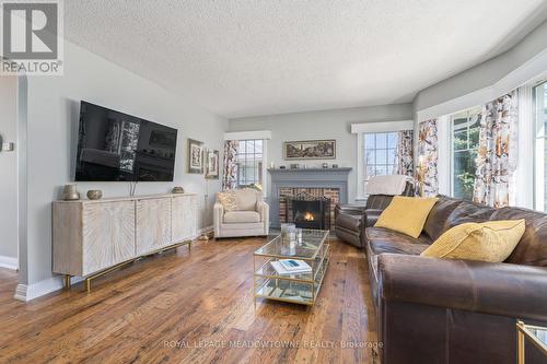 284 Maple Ave N, Halton Hills, ON - Indoor Photo Showing Living Room With Fireplace