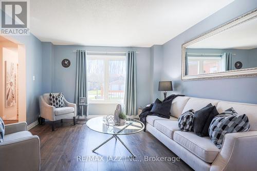 112 Yorkville Dr, Clarington, ON - Indoor Photo Showing Living Room