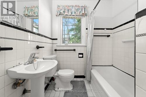 1404 Milton Ave, Mississauga, ON - Indoor Photo Showing Bathroom
