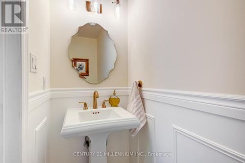 2555 Nichols Drive, Oakville, ON - Indoor Photo Showing Bathroom