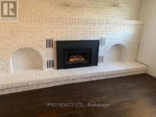 140 Cromwell Cres N, Hamilton, ON - Indoor Photo Showing Living Room With Fireplace