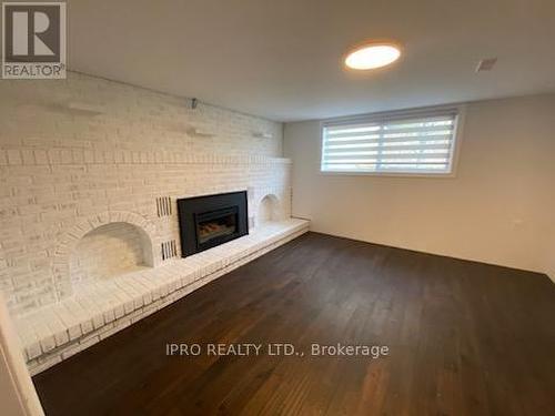 140 Cromwell Cres N, Hamilton, ON - Indoor With Fireplace