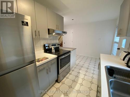 140 Cromwell Crescent N, Hamilton, ON - Indoor Photo Showing Kitchen With Double Sink