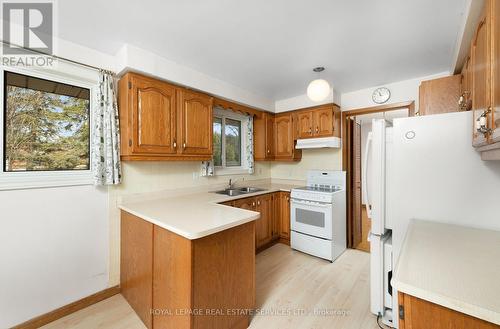 143 Glenview Drive, Mississauga, ON - Indoor Photo Showing Kitchen With Double Sink