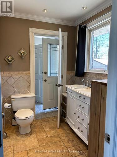 3369 County 36 Rd, Kawartha Lakes, ON - Indoor Photo Showing Bathroom
