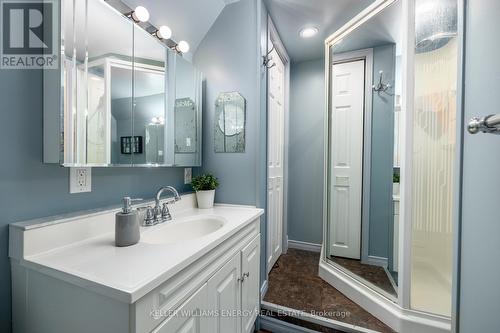 257 Riverside Parkway, Quinte West, ON - Indoor Photo Showing Bathroom