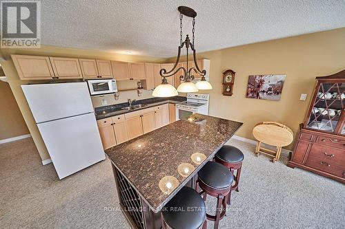 10 Crescent Moon Lane, Kawartha Lakes, ON - Indoor Photo Showing Kitchen With Double Sink