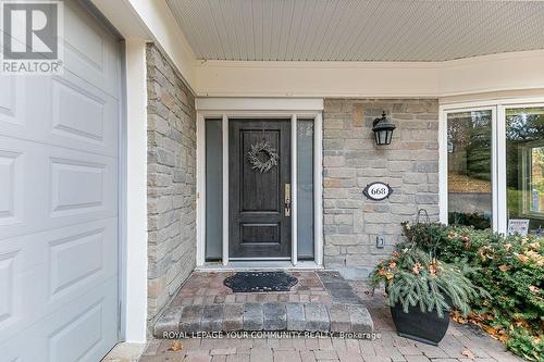 668 Brush Grve, Aurora, ON - Outdoor With Exterior