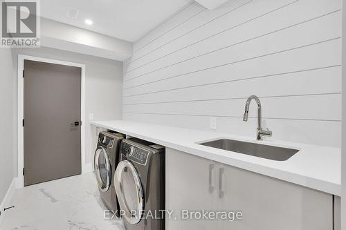 125 Clearview Hts, King, ON - Indoor Photo Showing Laundry Room