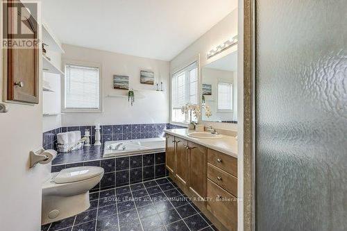 19 Cider Cres, Richmond Hill, ON - Indoor Photo Showing Bathroom