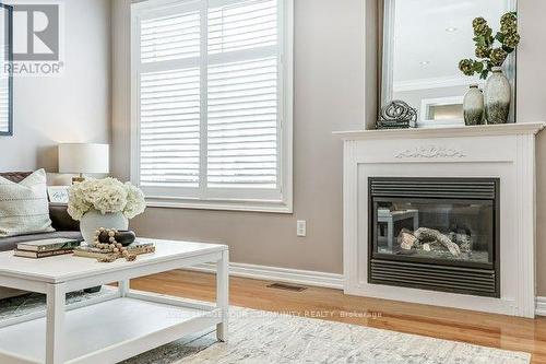 19 Cider Cres, Richmond Hill, ON - Indoor Photo Showing Living Room With Fireplace
