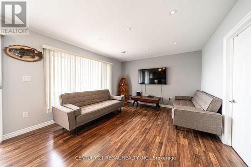 70 Beach Road, Kawartha Lakes, ON - Indoor Photo Showing Living Room