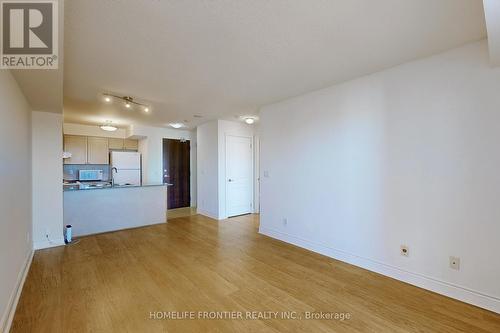 #1706 -7 North Park Rd, Vaughan, ON - Indoor Photo Showing Kitchen
