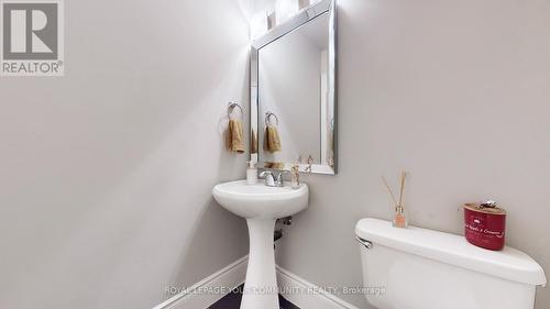 50 Valley Ridge Ave, Richmond Hill, ON - Indoor Photo Showing Bathroom