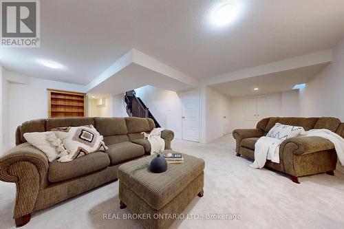 50 Tango Cres, Newmarket, ON - Indoor Photo Showing Living Room