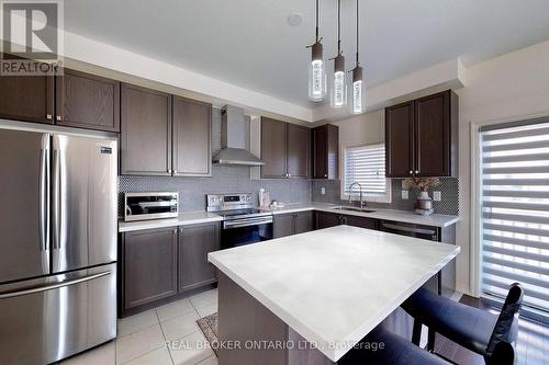 50 Tango Cres, Newmarket, ON - Indoor Photo Showing Kitchen
