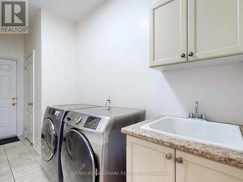 90 Eagle Peak Drive, Richmond Hill, ON - Indoor Photo Showing Laundry Room