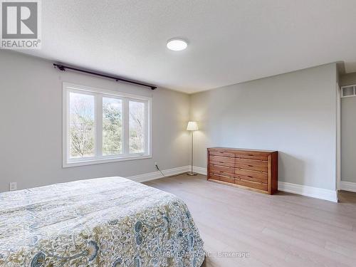 90 Eagle Peak Dr, Richmond Hill, ON - Indoor Photo Showing Bedroom