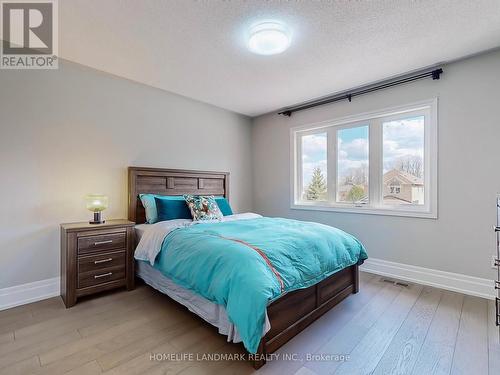 90 Eagle Peak Drive, Richmond Hill, ON - Indoor Photo Showing Bedroom
