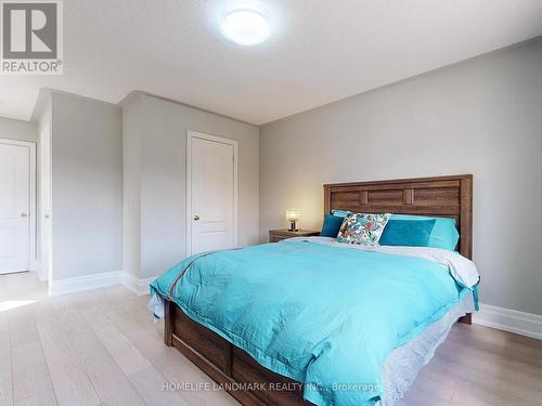 90 Eagle Peak Dr, Richmond Hill, ON - Indoor Photo Showing Bedroom